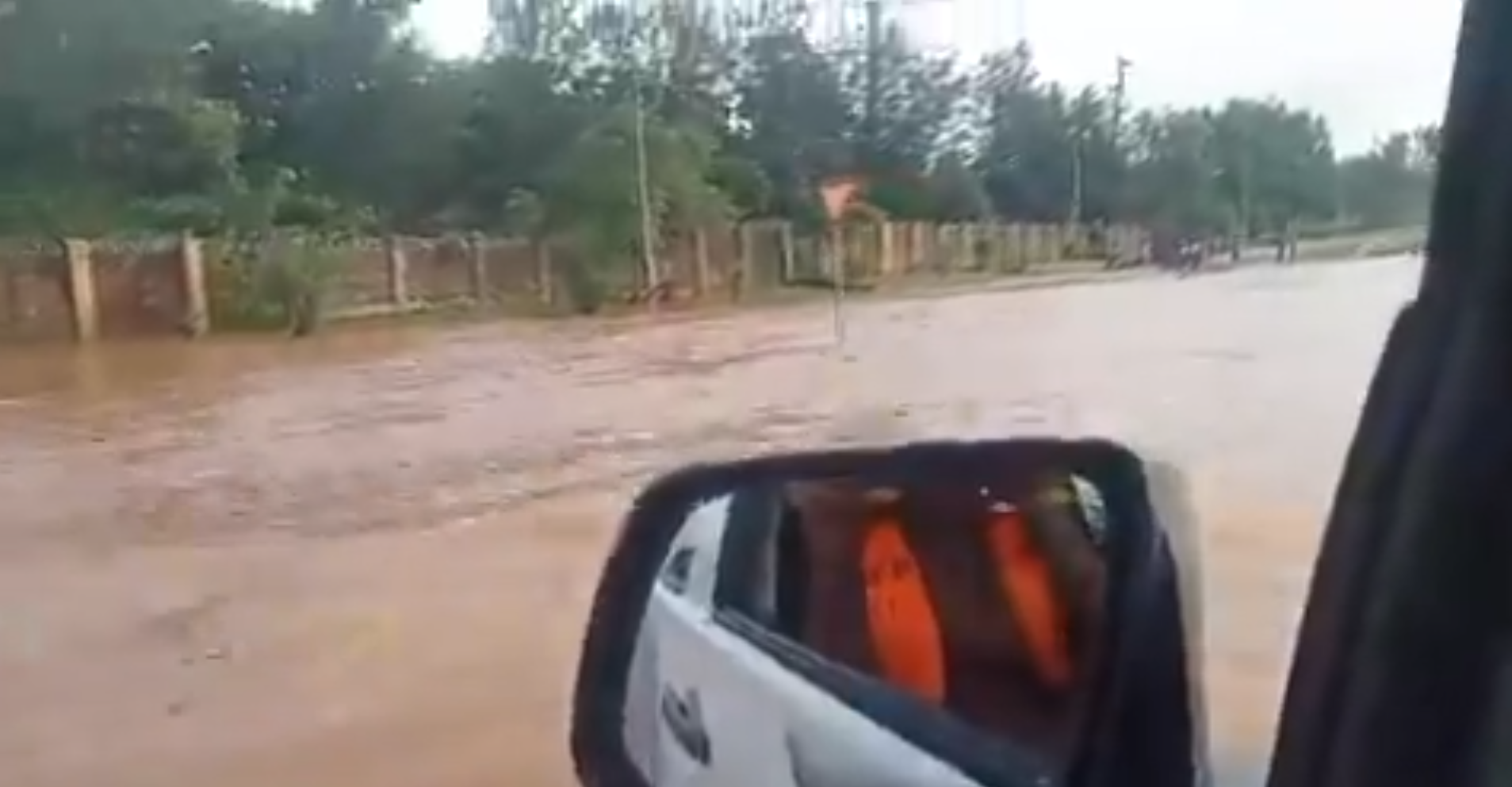 A screengrab image of floods along the Thika-Nairobi Highway.